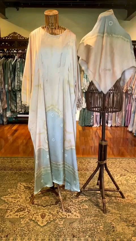 Derya Set Kaftan + Jilbab by Dian Pelangi LIMITED EDITION Setelan Busana Muslim Dress Gamis Outfit Syari Casual Formal Pesta Pernikahan Kondangan Lebaran Wanita Hijaber Cantik Anggun Modis Modern Elegan Mewah Model Arab Batwing Jumbo Jumputan Terbaru