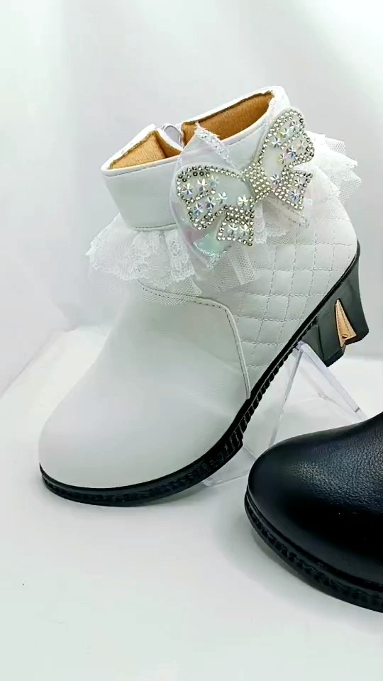 Ma246(31-36)รองเท้าบูทแฟชั่นงานเสริมส้นงานหุ้มข้อมีซิปด้านข้างประดับโบว์สวยงามมี 2 สีดำขาว เหมาะสำหรับใส่กับชุดดรัมเมเยอร์