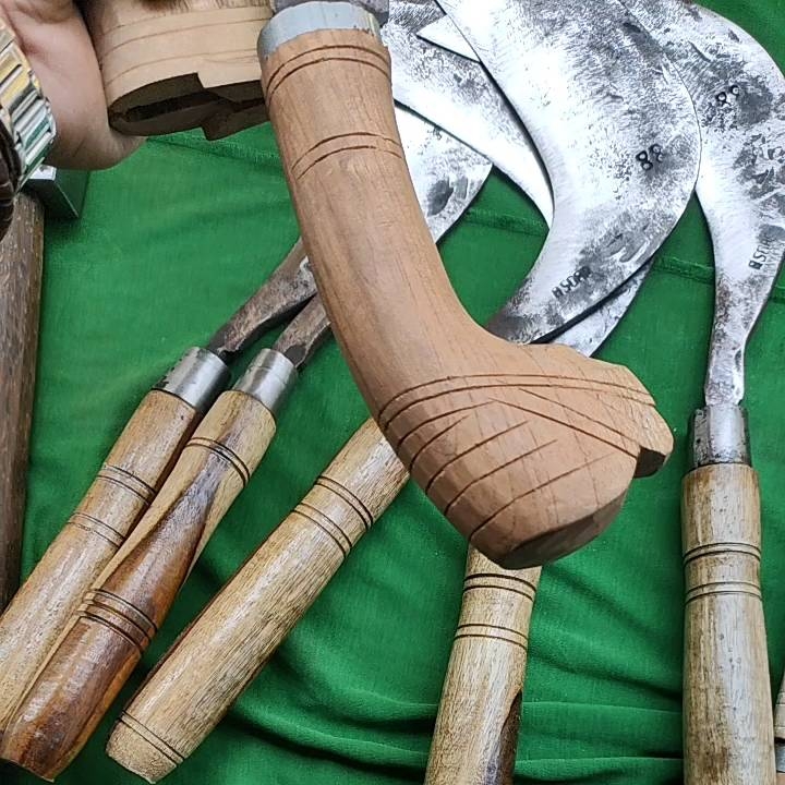 Golok / Bedog Super tajam (siap paki ) bahan baja premium pilihan panjang bilah 32cm