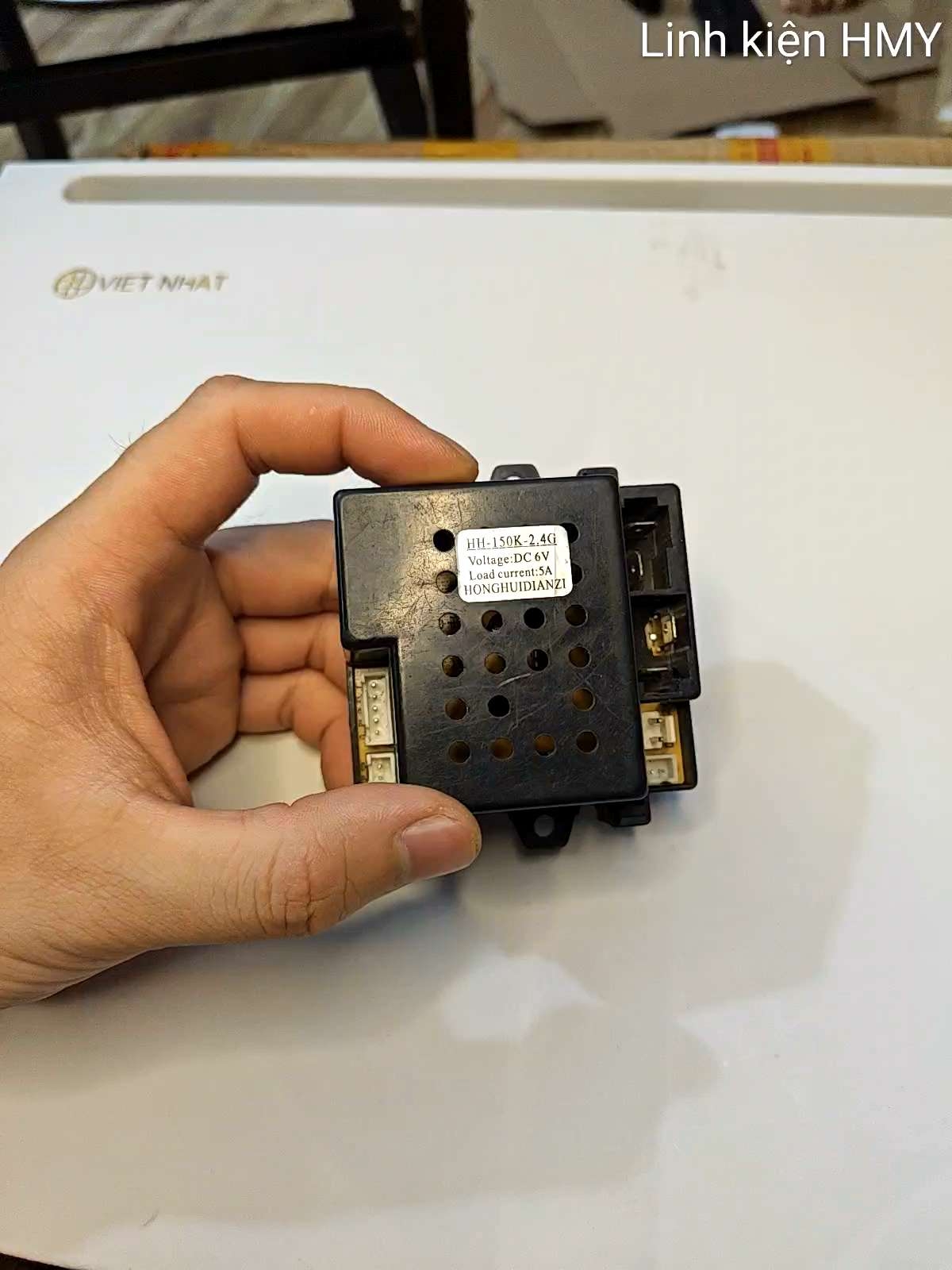 Xe HH 150K 2.4G xe điện trẻ em xoay 360°